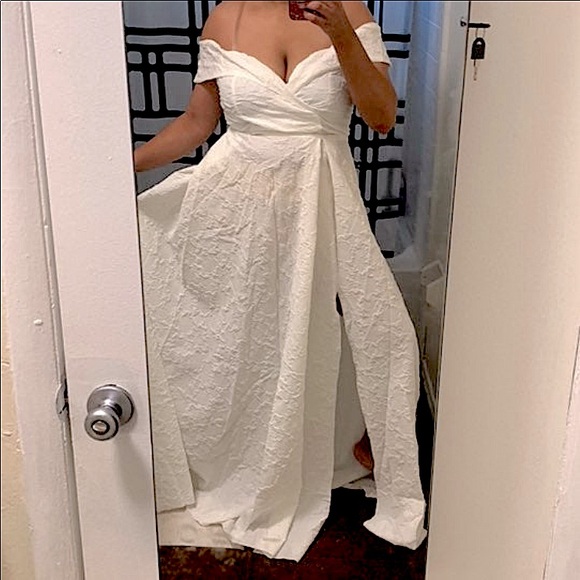 White Gorgeous Tea-Length Bridal dress - Picture 2 of 9